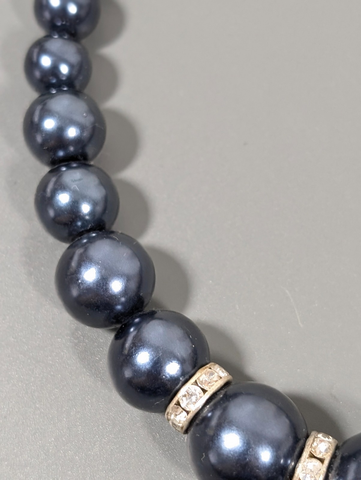 Elegant Gray Faux Pearl Rhinestone Graduated Bead Necklace Retro 20 in