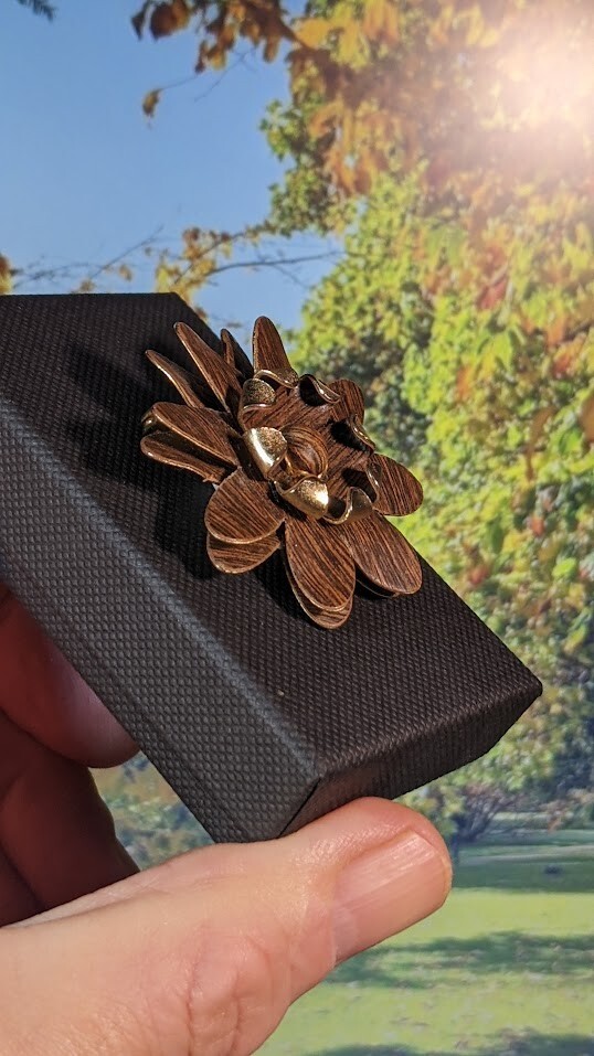 Vintage 60s 70s Wood Effect Floral Alloy Brooch, in Box. 44mm
