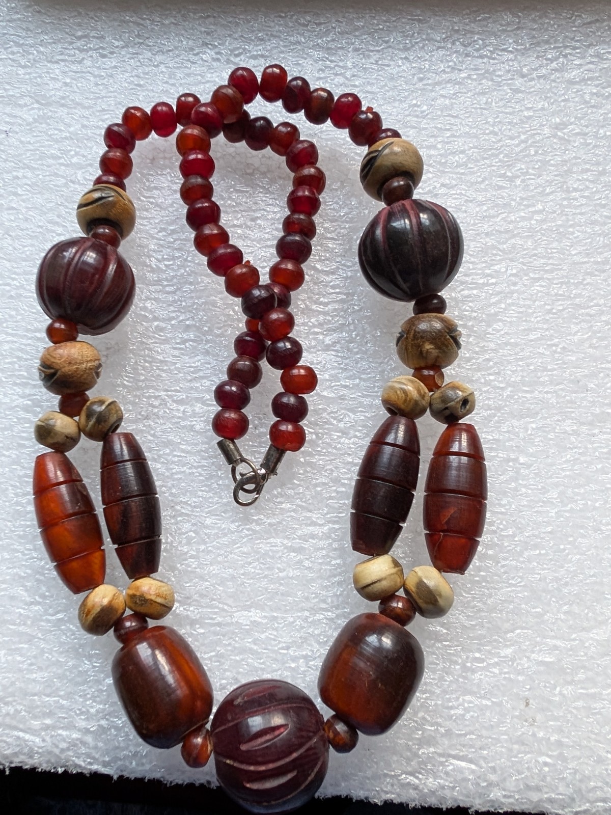 Vintage Red & Brown Faux Wooden Resin Beaded Necklace Engraved 69g & 22″ Long