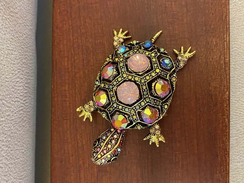 Vintage Rhinestone Turtle Brooch Men Stylish Animal Pin for Any Occasion Blue