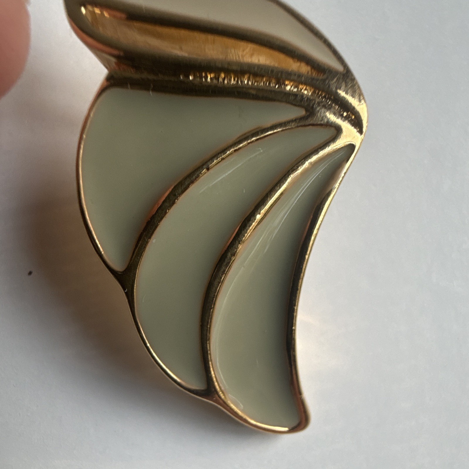 Vintage Trifari Signed Gold Tone Ivory Enamel Wing Stud Earrings Butterfly Back