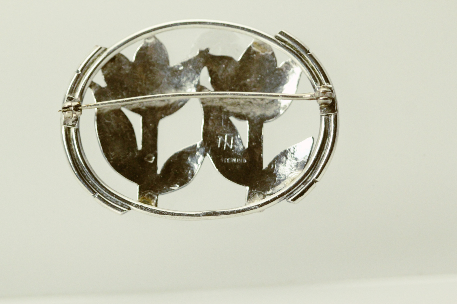 925 Sterling Silver Vintage Oval Floral Brooch Signed NT 9.1 Grams (PEN9766)