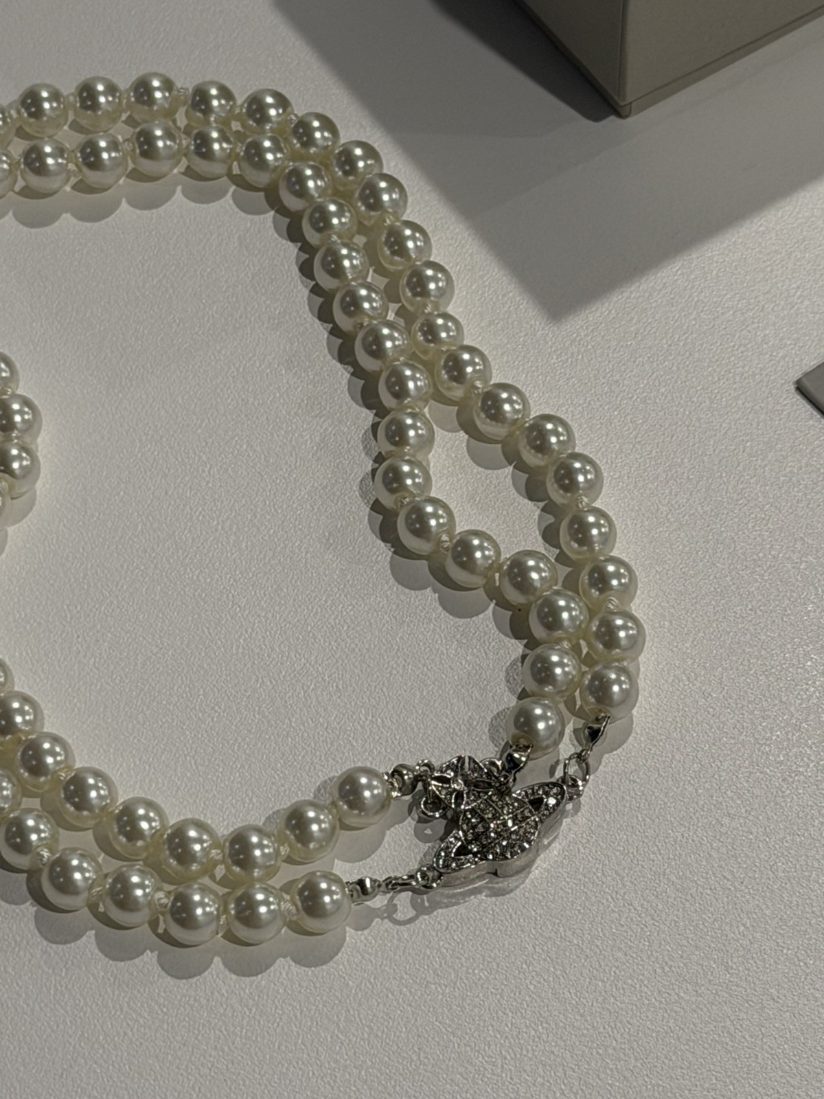 VW Two Row Pearl Bas Relief Choker – Silver