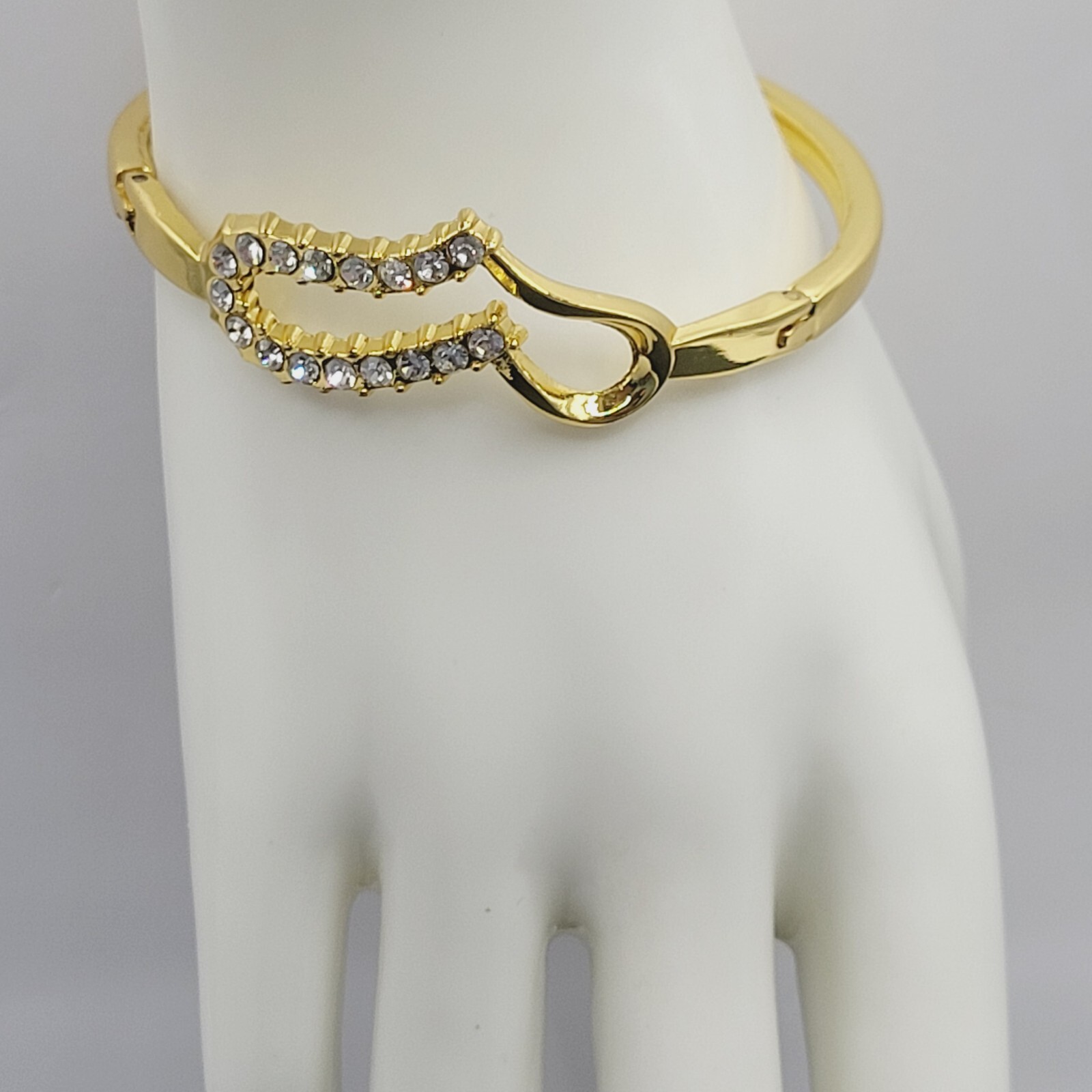 Austrian Crystal Rhinestones Modern Art Deco Heart Bracelet Gold Tone 8 Inch