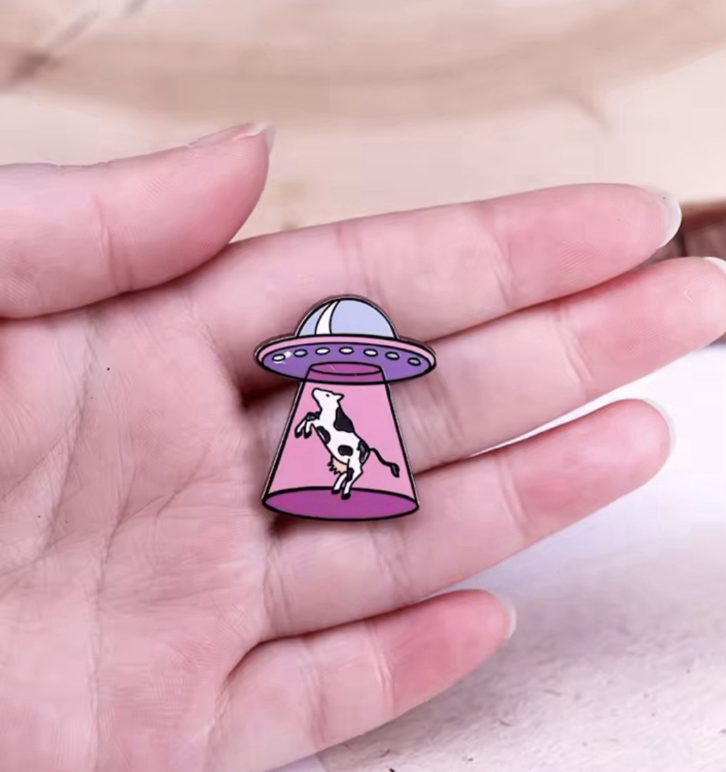 UFO Abduction Cow Style 1pc Pin Rubber Backer Alien Abduction Pin FREE SHIPPING