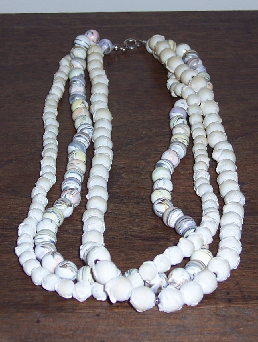 3 Strand Unusual Bead Necklace – Plastic Swirl & Off-White Bumpy – No Mark #N282