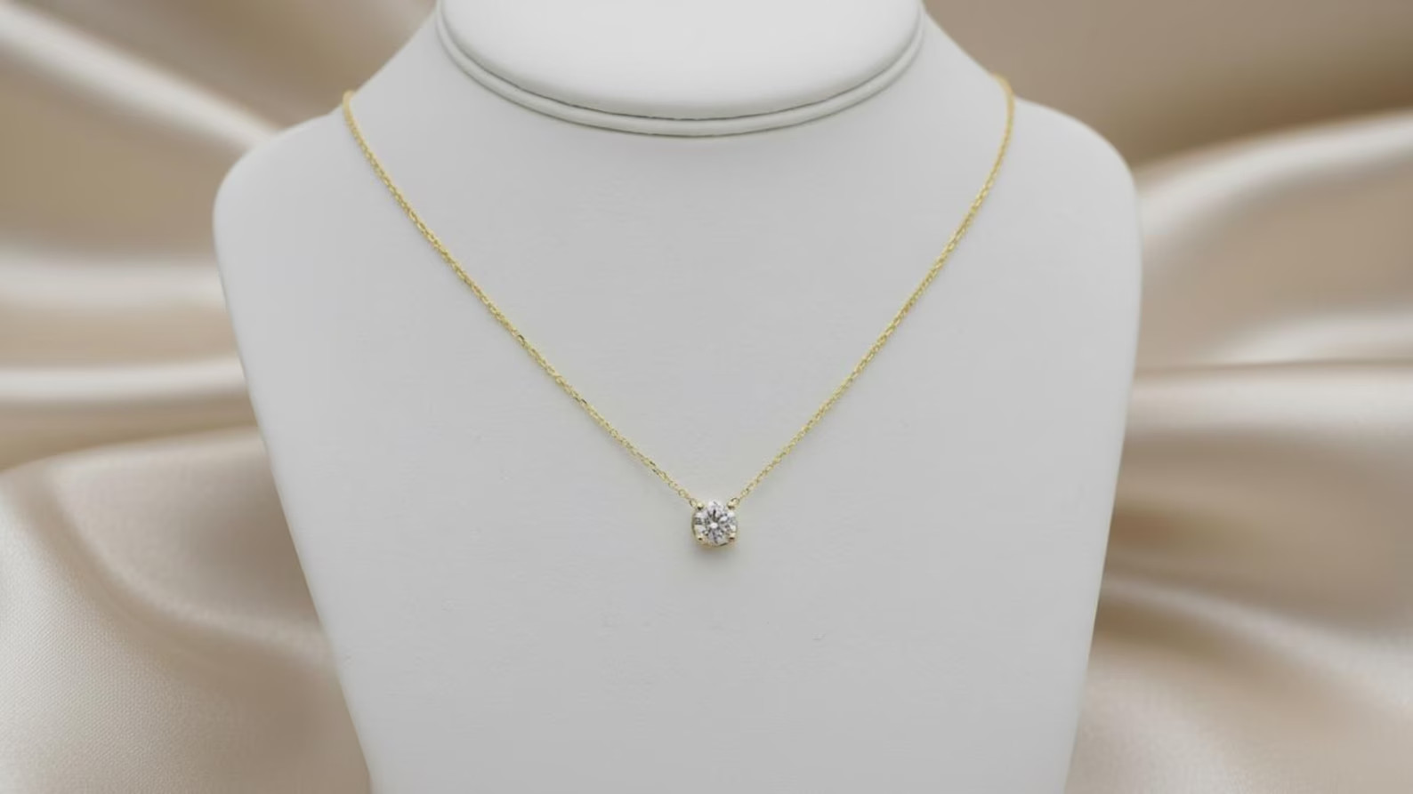 Lab Grown 1.00 Ct Round EF VS Diamond Prong Solitaire Necklace in 14K Solid Gold