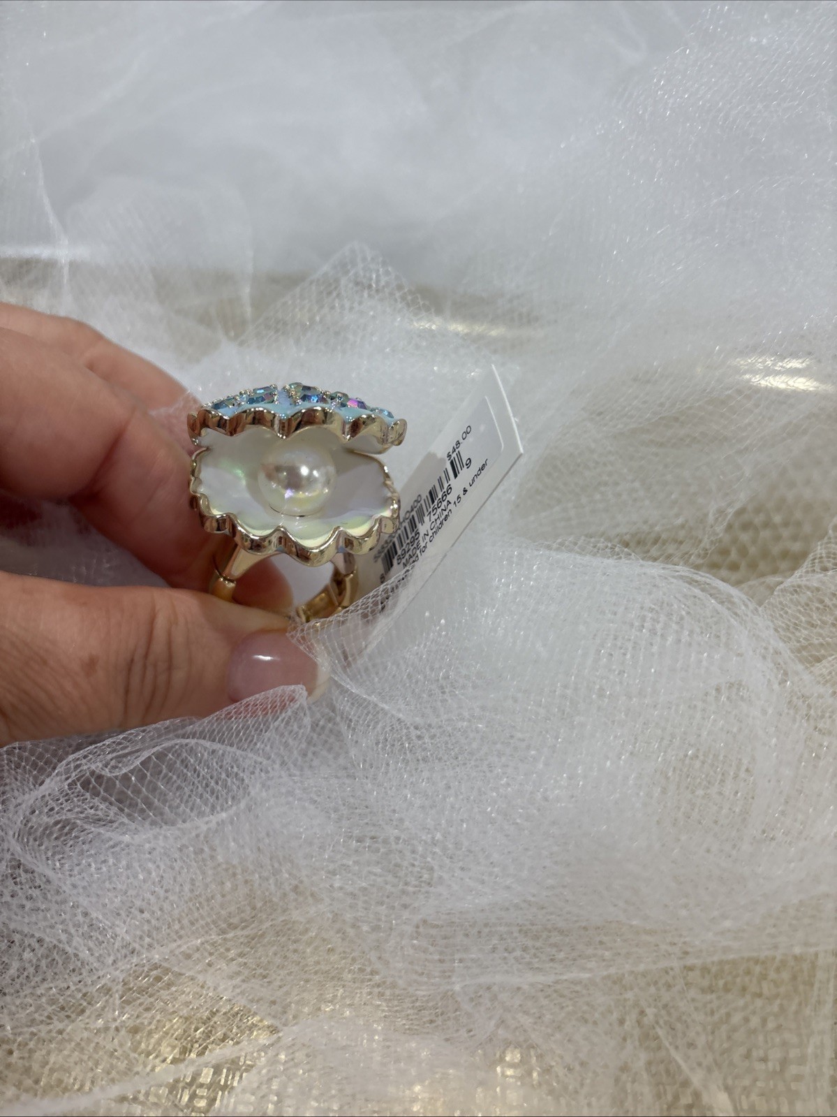 NEW PRETTY BETSEY JOHNSON IRIDESCENT SCALLOPED SEA SHELL STRETCH RING PEARL NWT