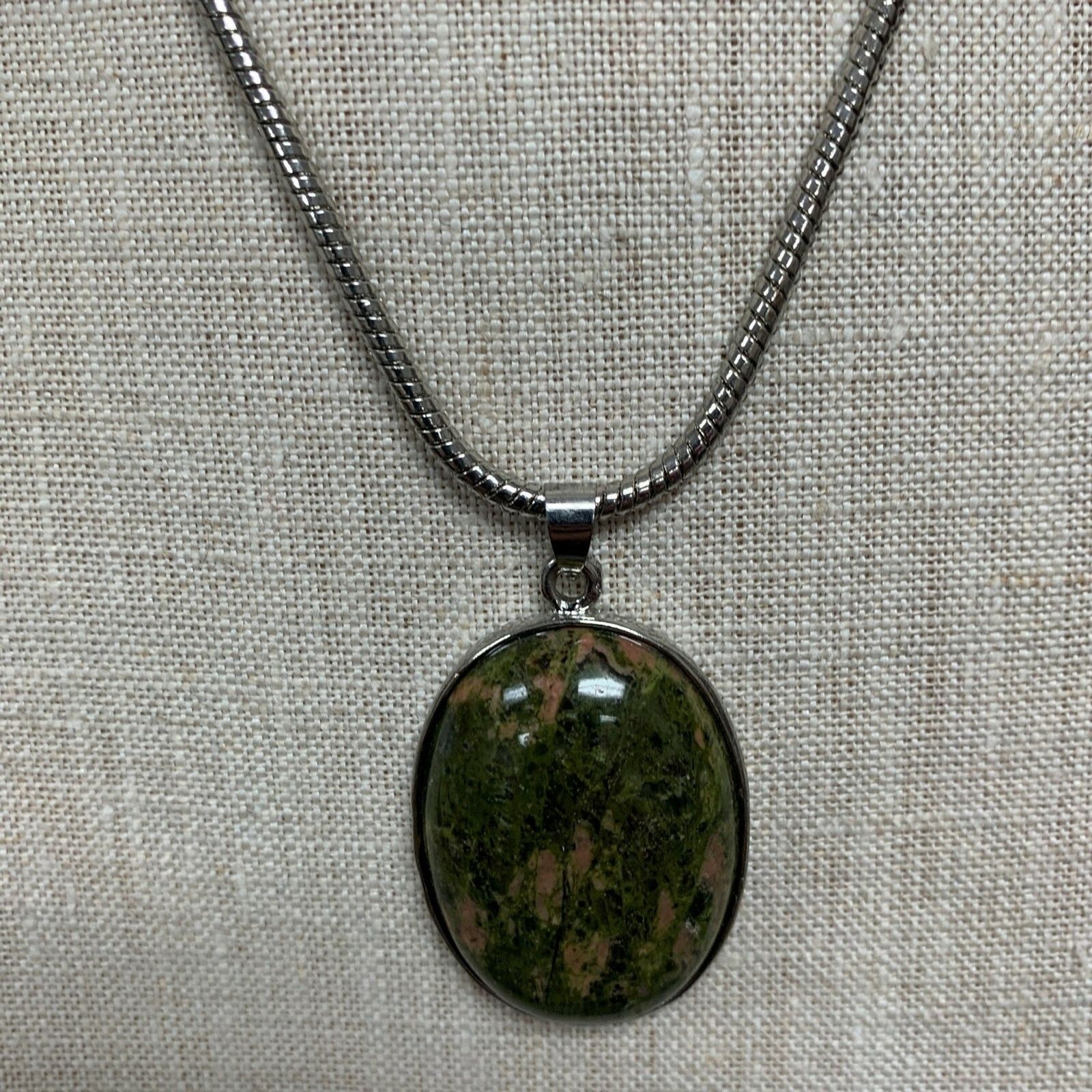 Silver-tone Chain Necklace Green Multicolor Oval Pendant