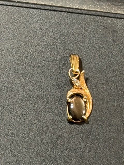 Vintage 14k Yellow Gold Star Saphire & Diamond Pendant 1.4 Grams