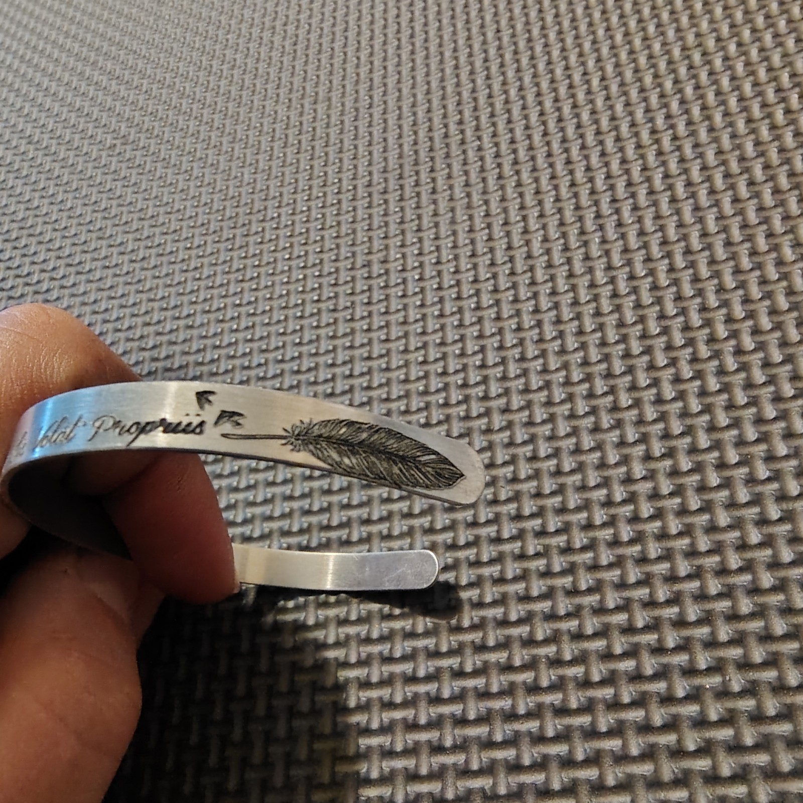 HANDMADE CUSTOM Aluminum Alis Volat Propriis Engraved Cuff Bangle Bracelet 6mm