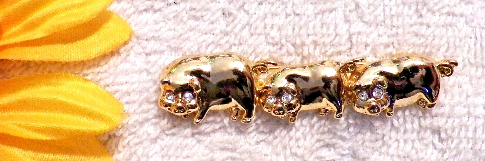 CLASSIC PIN BROOCH THREE LITTLE PIGS FAIRY TALE CURLY RHINESTONES GOLD TONE P3