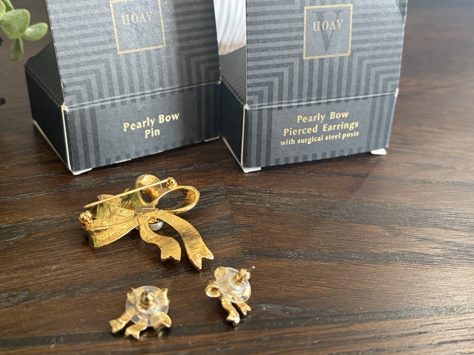 Vintage Avon Gold Tone Pearly Bow Brooch Pin And Pierced Earrings Boxes