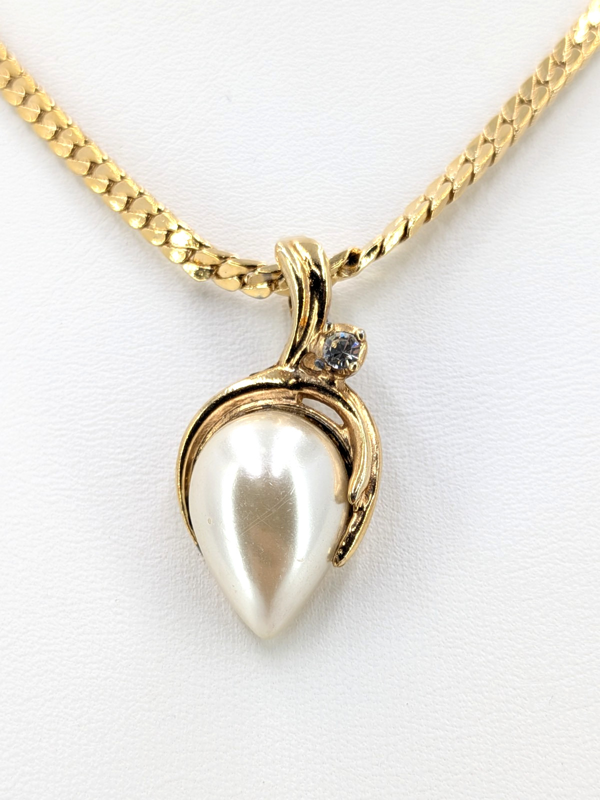 Roman Faux Pearl Pendant Necklace Rhinestone Avon Gold Tone Chain 17 in Signed