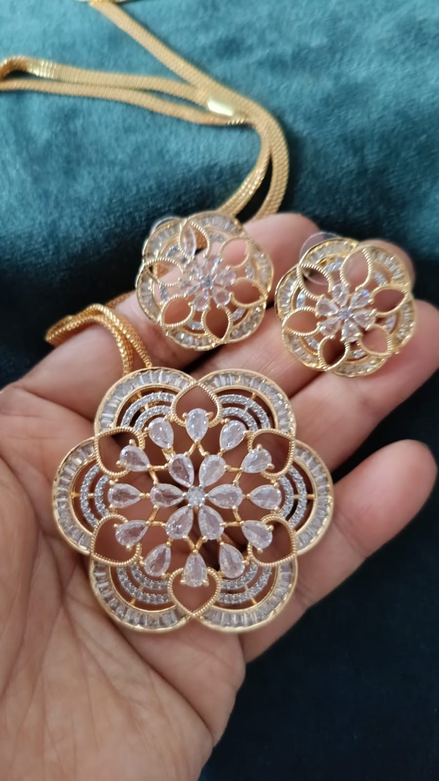 Exclusive High-Quality Chain Set with Pendant & Earrings | Elegant Designer Jewe