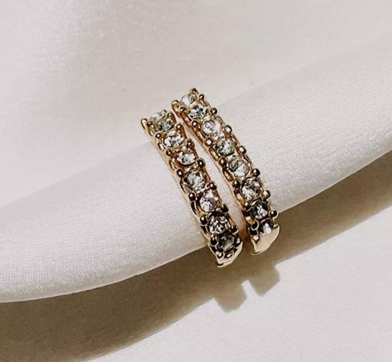 HEYMAEVE CUBIC ZIRCONIA 18K GOLD PLATED OVAL HOOP EARRINGS 1″ NWT BRAND NEW