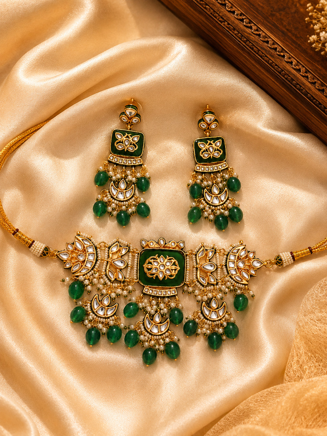 Moissanite Emerald Kundan Pearl Choker Set Indian Bridal Necklace Roz Jewellers.