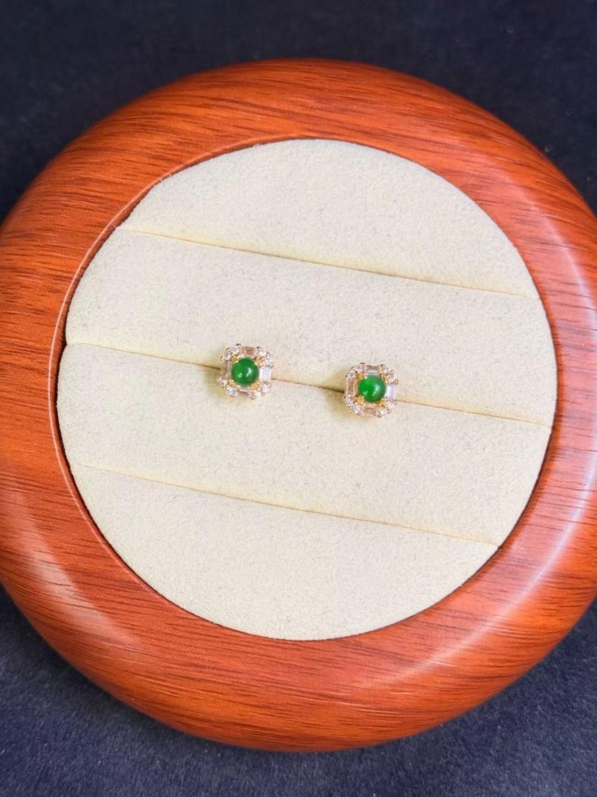 Top Natural grade A jadeite stud earring