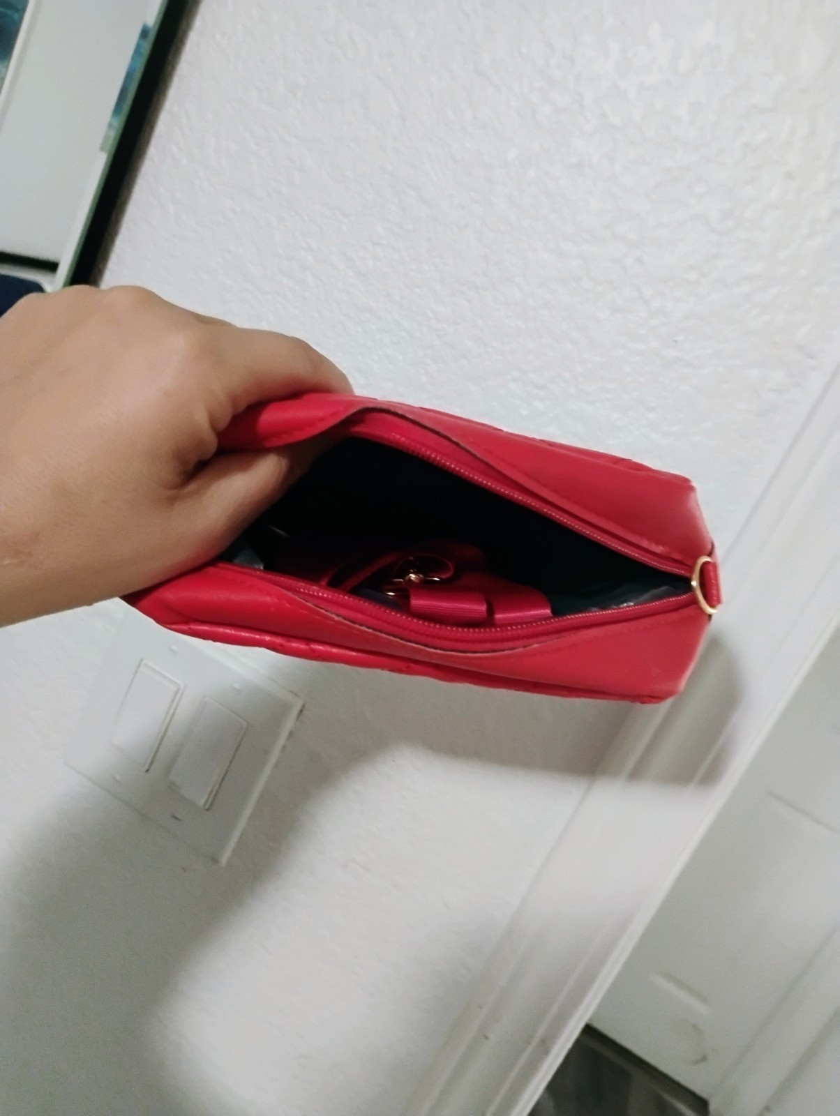 It’s An Unbrand Model It’s Red And It’s Good To Carry Money Around