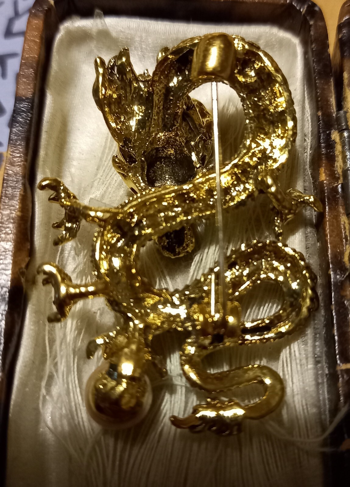 VINTAGE STYLE GOLDTONE DRAGON & PINK FAUX PEARL BROOCH LOVELY GLAMOROUS CHINESE
