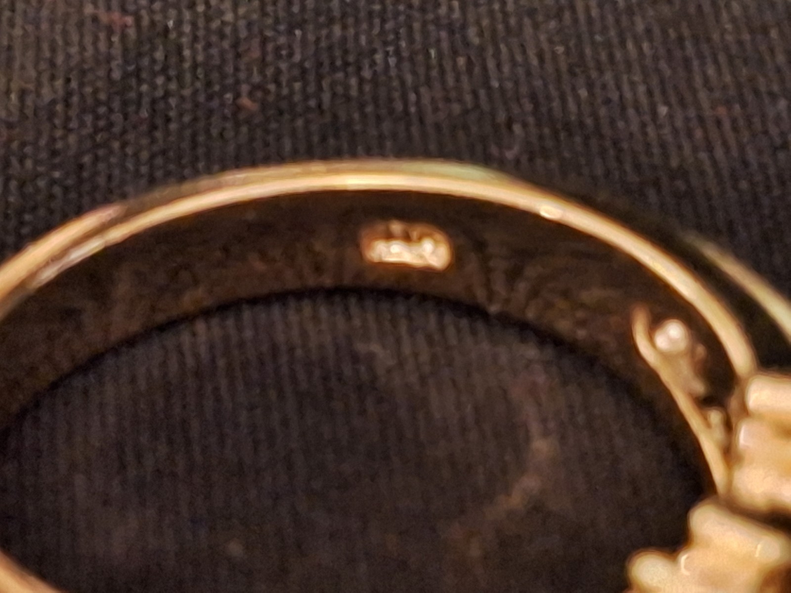 Gold Tone Filigree Ring Band Clear & Black Unknown Stones