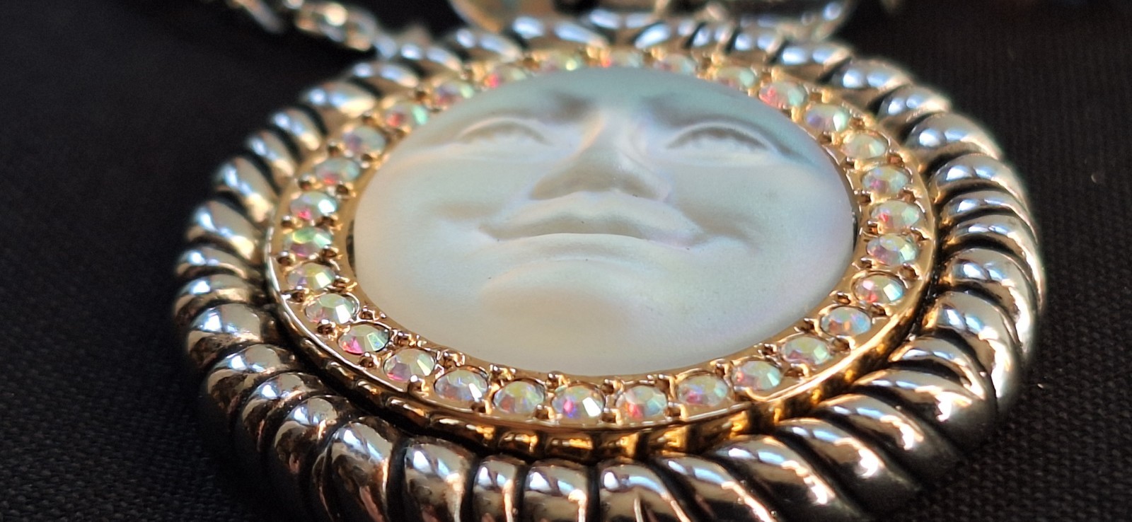 KIRKS FOLLY SEAVIEW OPALESCENT MOON FACE ENHANCER PENDANT ARORA BEAD SILVER GOLD