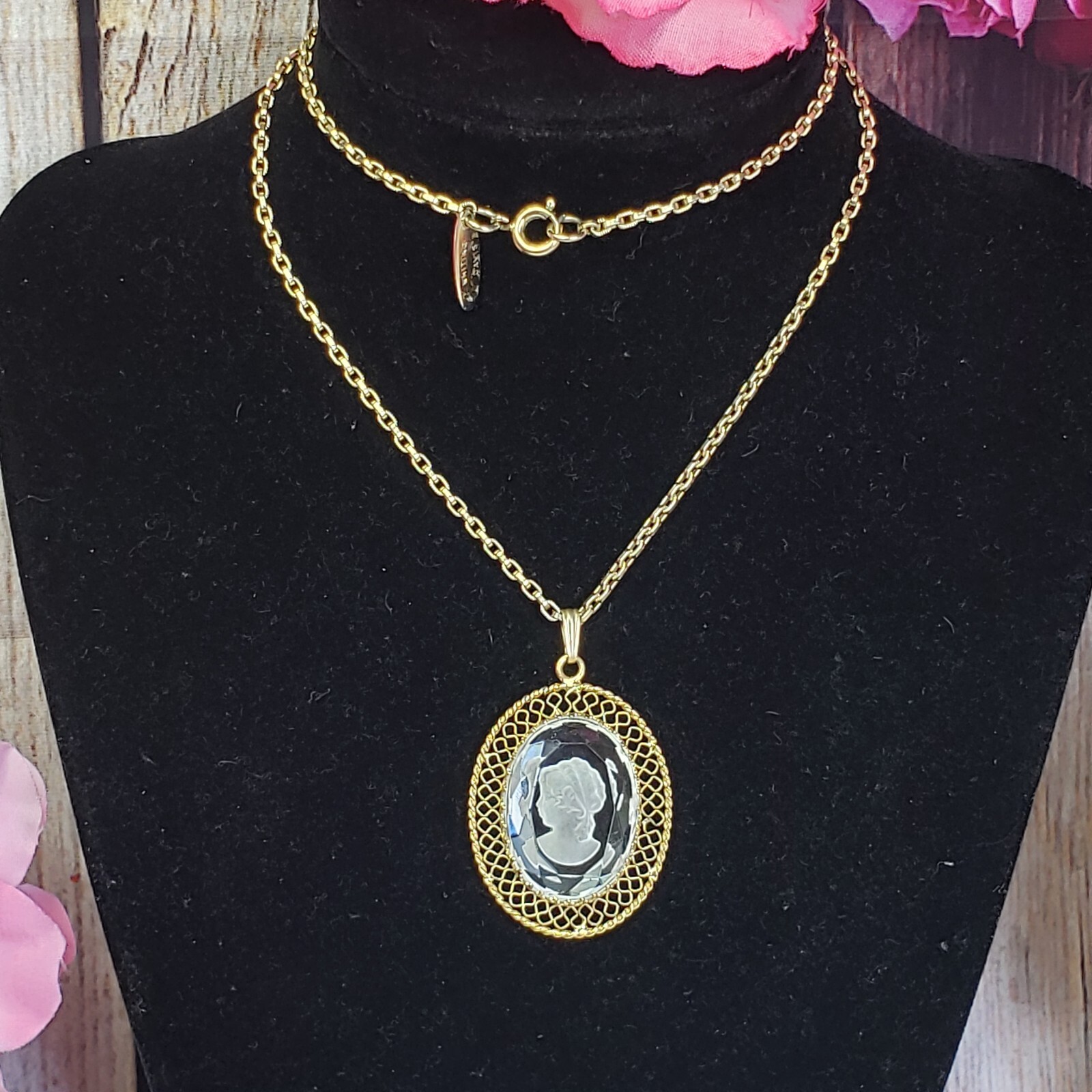 Whiting & Davis Etched Glass Cameo Pendant Necklace Gold Tone Filigree Frame