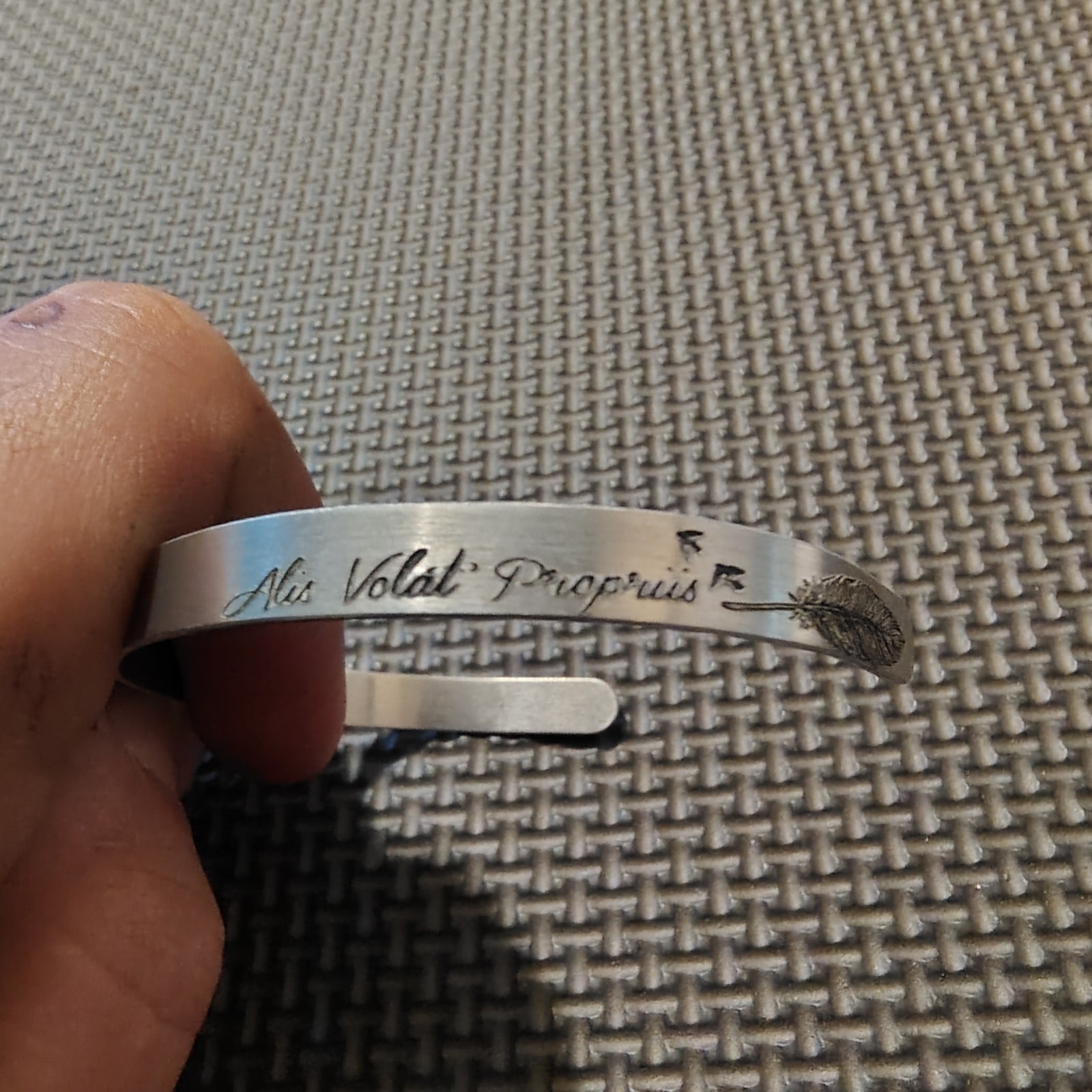 HANDMADE CUSTOM Aluminum Alis Volat Propriis Engraved Cuff Bangle Bracelet 6mm