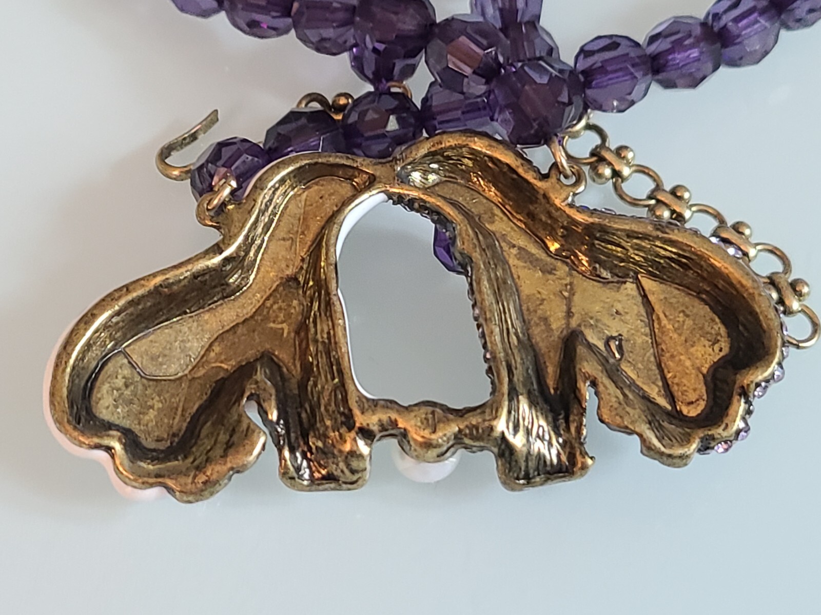 DESIGNER STYLE UNSIGNED POLAR BEARS KISSING PURPLE CRYSTAL NECKLACE