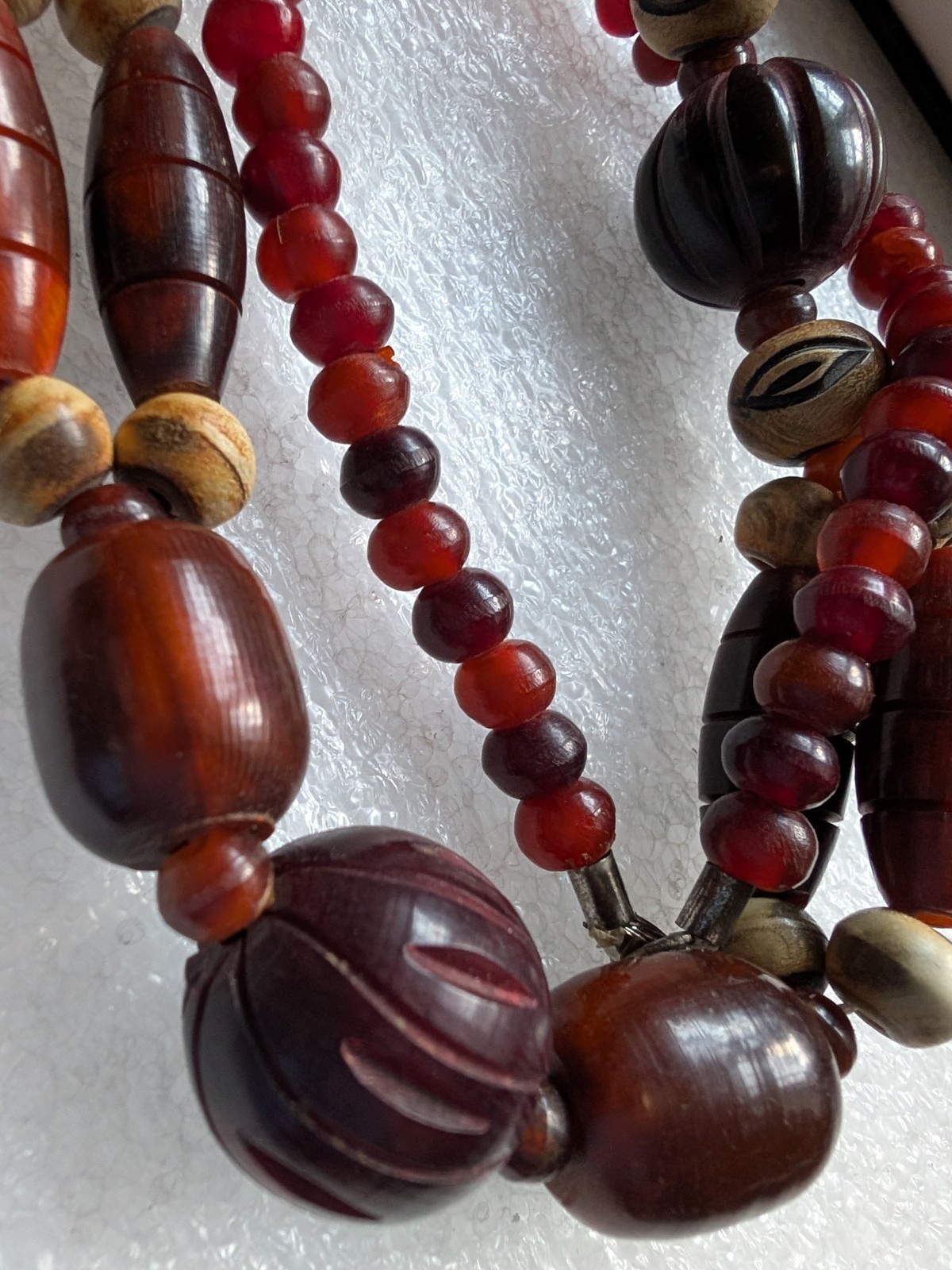 Vintage Red & Brown Faux Wooden Resin Beaded Necklace Engraved 69g & 22″ Long
