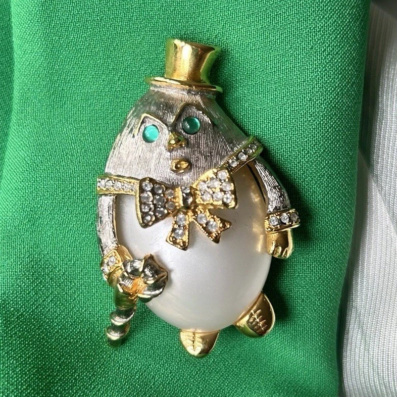 KJL Penguin Brooch Pin Gold Tone