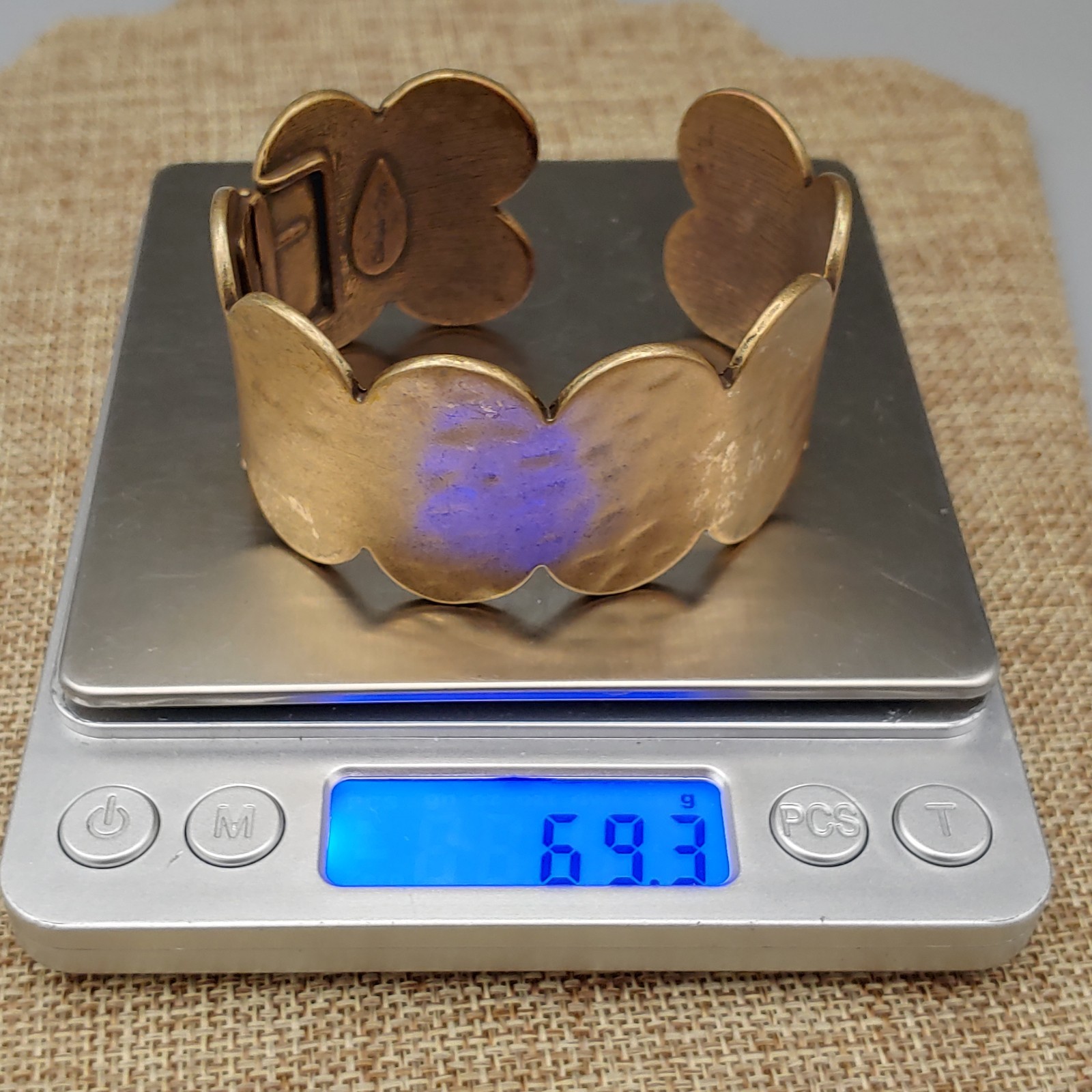 Coldwater Creek Hammered Brass Cuff Bracelet Brass Tone Scalloped Edges 36mm 7″