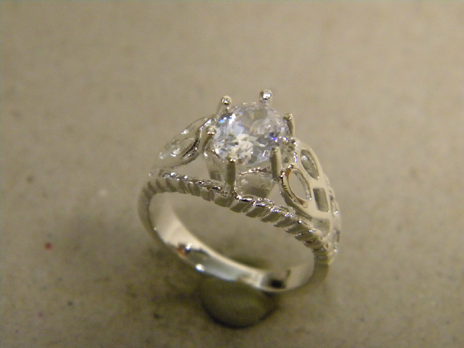 Lady’s Girl’s Women Yellow Gold or Silver Plated Clear CZ Solitaire Ring Size 7