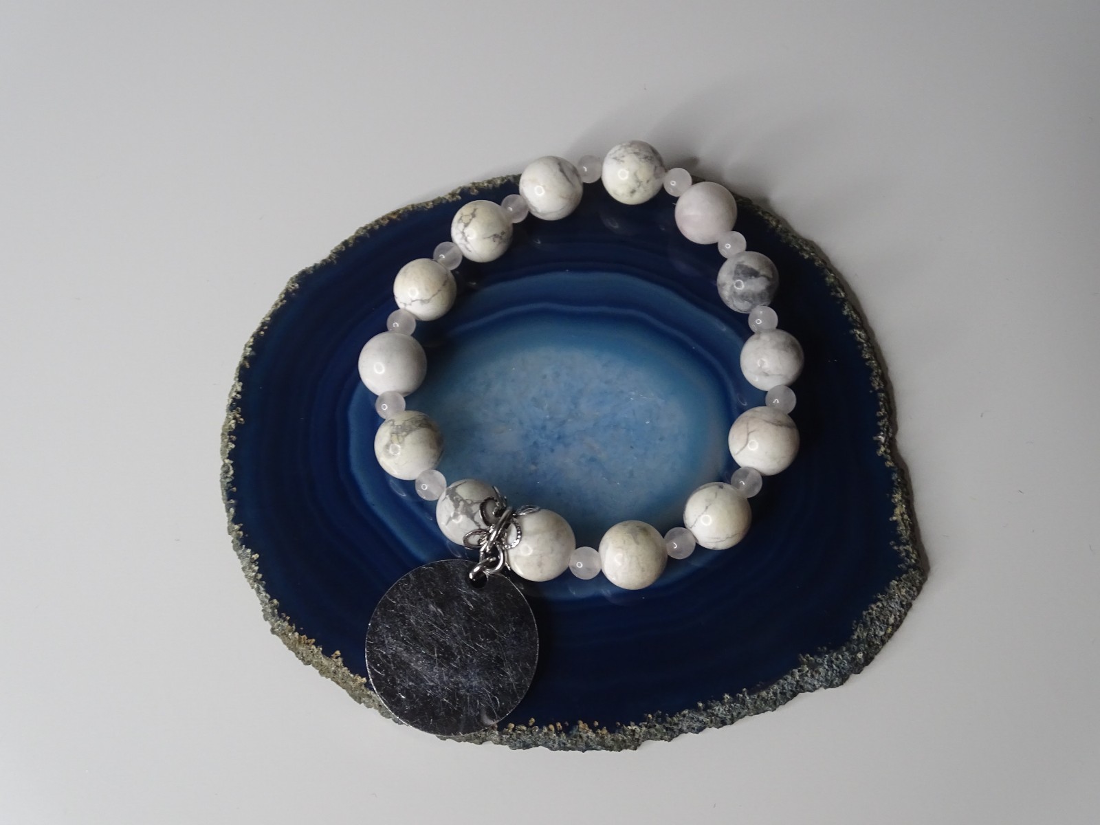 Stunning Southwestern White Howlite Beaded Bracelet With Silver-Tone Charm 30g