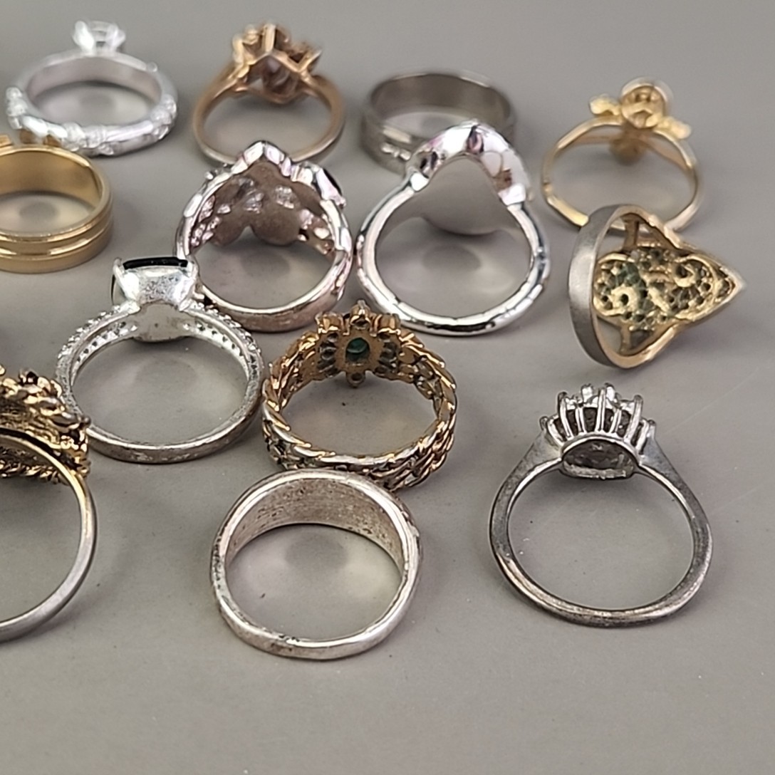 Ring Lot of 16 Rhinestones Multi Tone Various Sizes 6-8