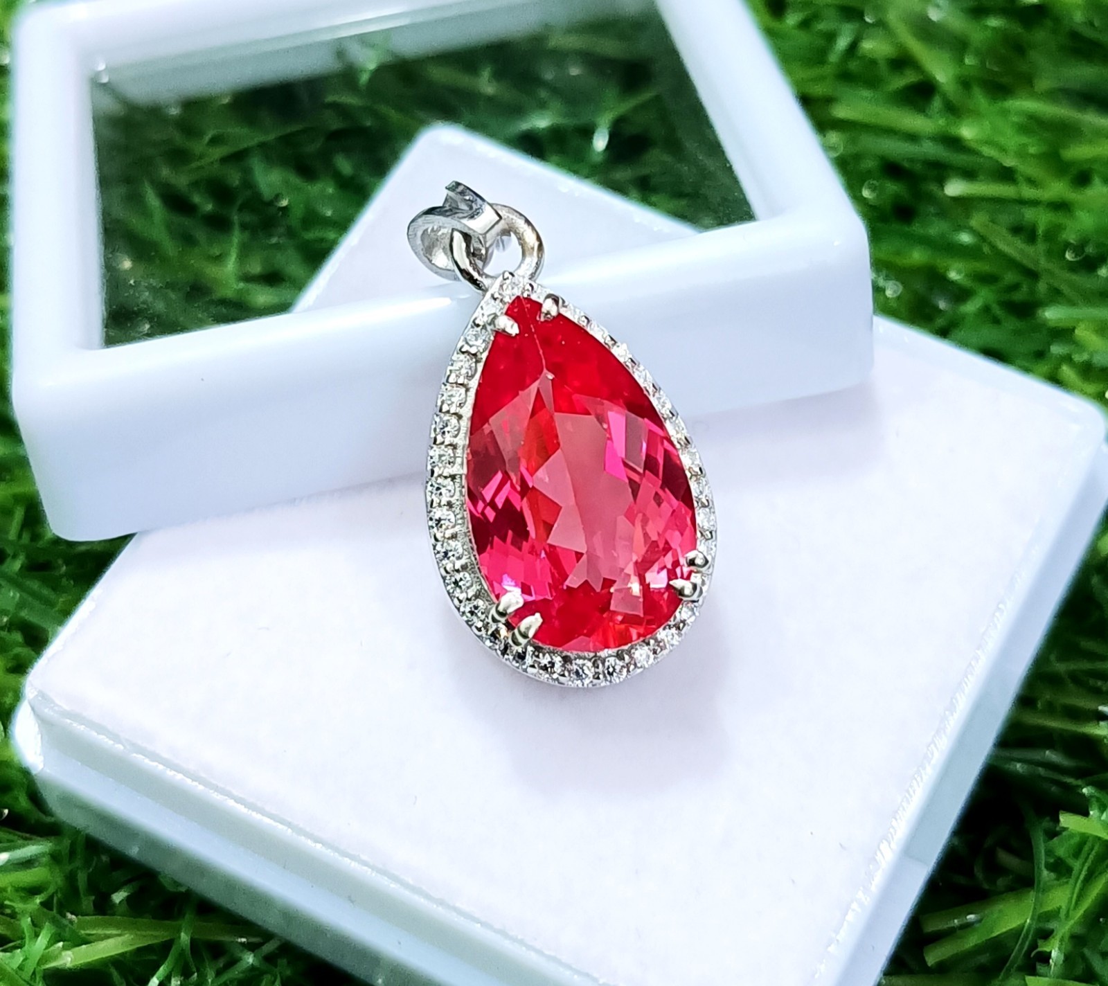 18 Ct Genuine Pear cut Padparadscha Sapphire 925 Silver Pendant with Chain
