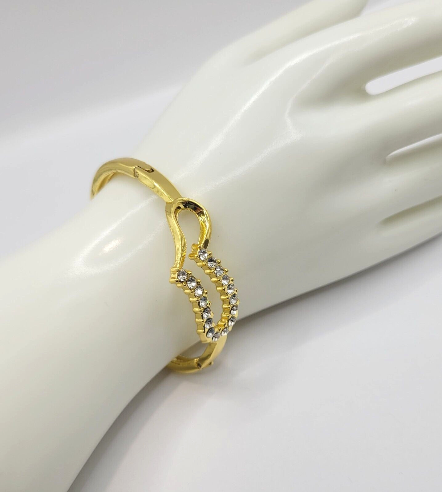Austrian Crystal Rhinestones Modern Art Deco Heart Bracelet Gold Tone 8 Inch