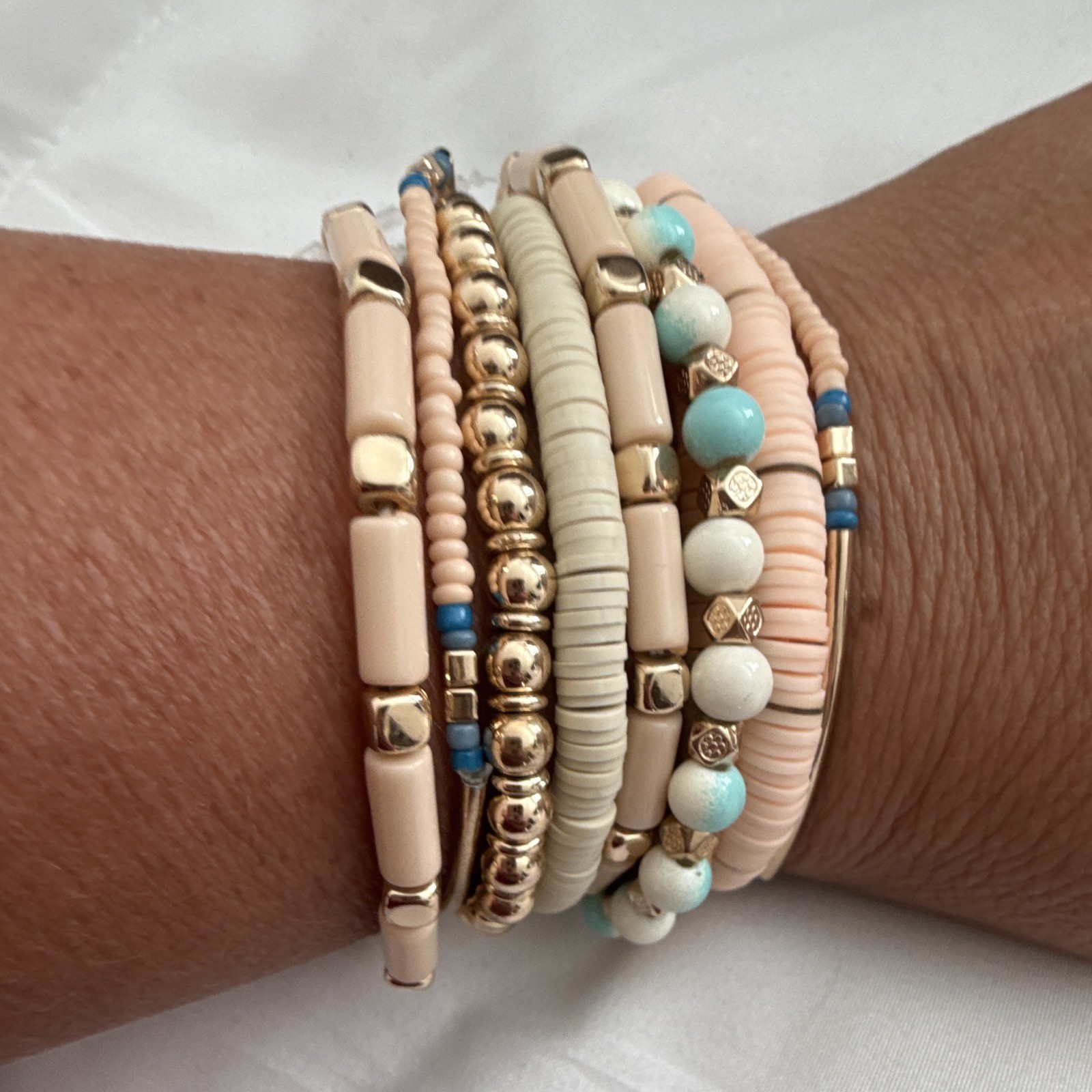 Stackable Beaded & Gold Tone Bangle Bracelet Set Pink Blue White Tan