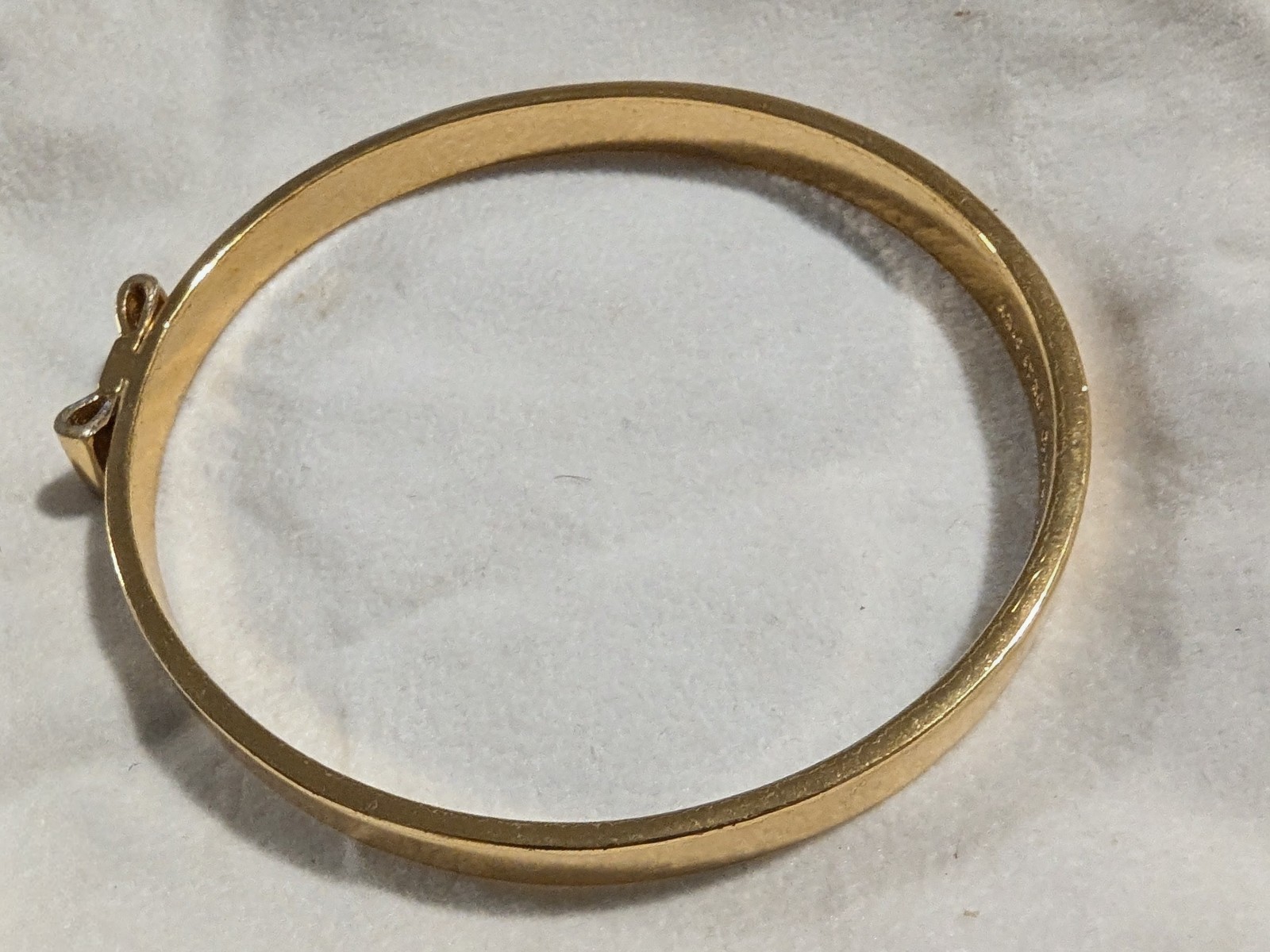 Kate Spade Small Bow Bangle Gold Tone 7.5” Slip-On Minimalist Stack Bracelet