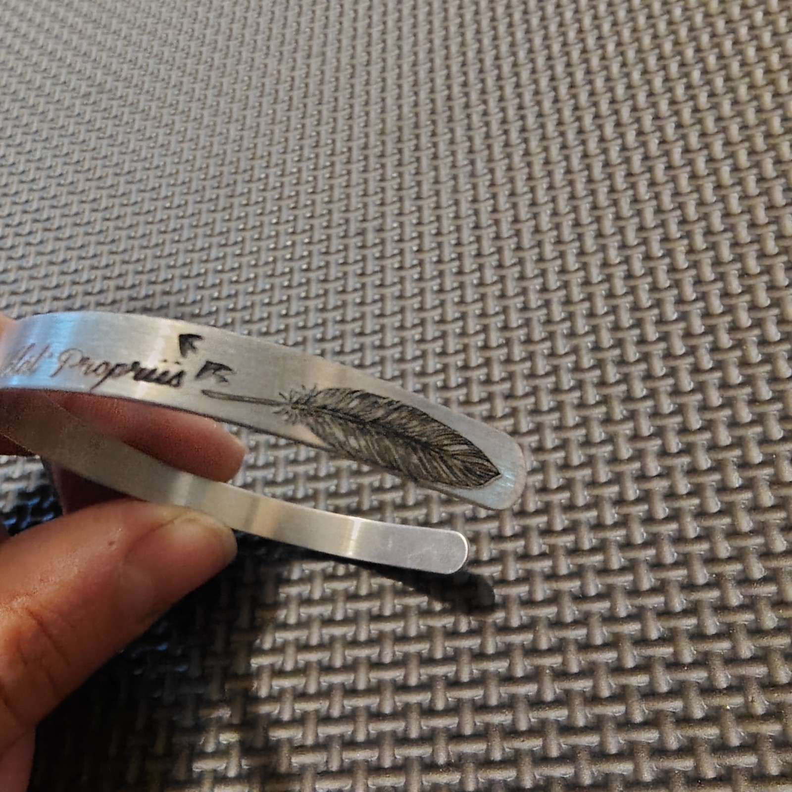 HANDMADE CUSTOM Aluminum Alis Volat Propriis Engraved Cuff Bangle Bracelet 6mm