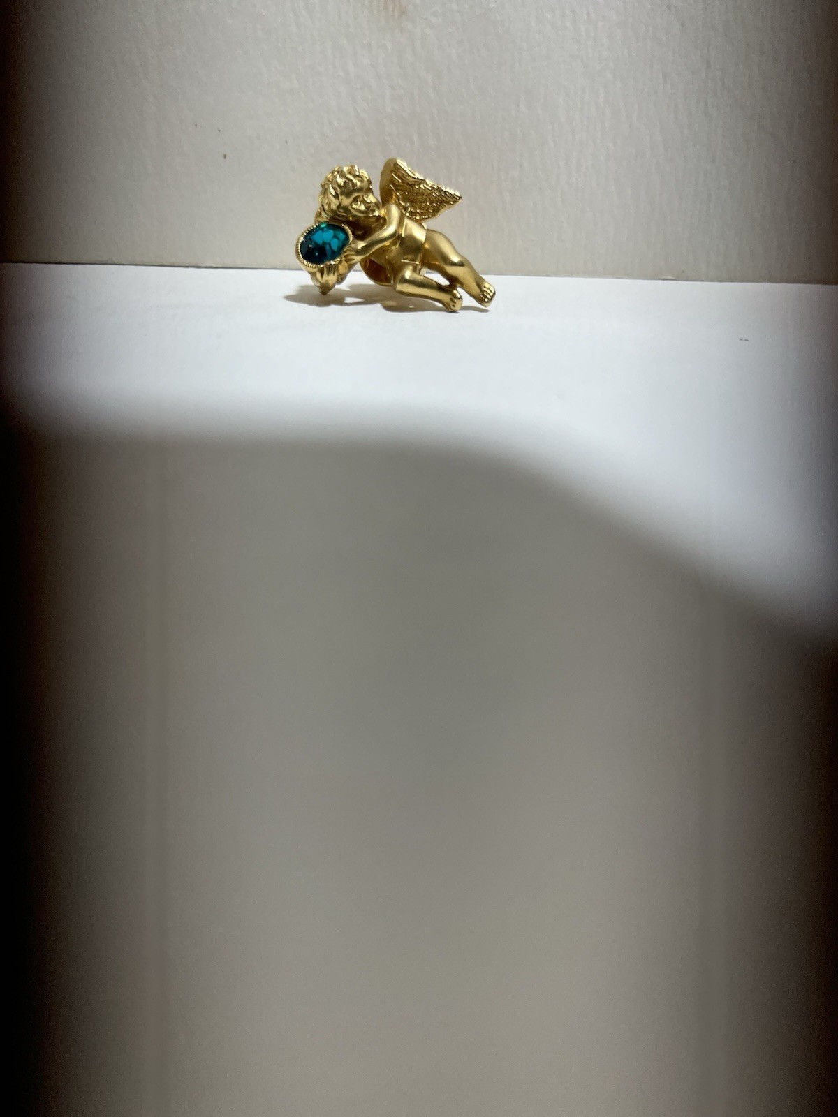 Avon vintage Gold Tone Angel Pin Blue Round Stone Bezel Set Metal 1 Gem Theme