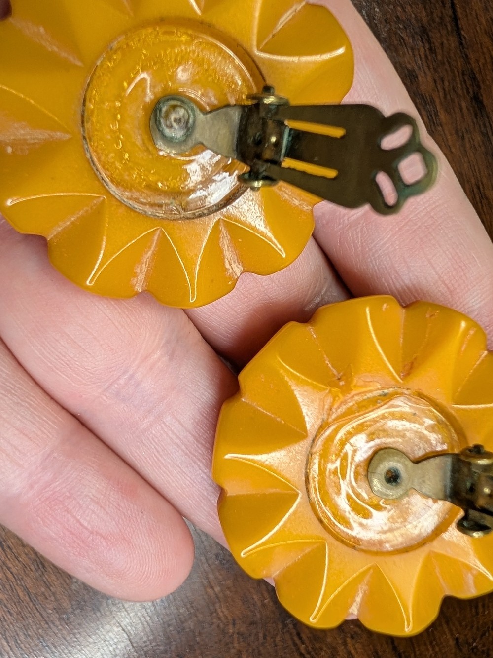 Bakelite Scalloped Edge Round Clip-On Earrings — Butterscotch Yellow
