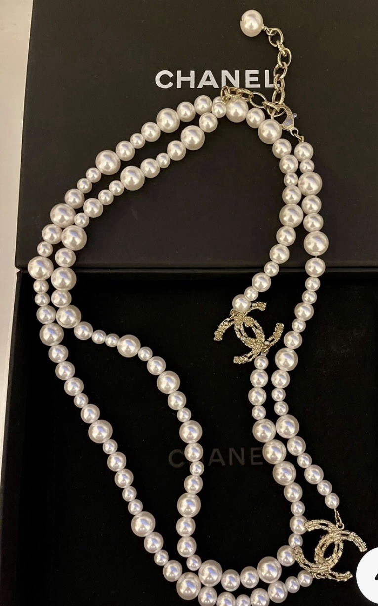 Authentic Pearls Chanel. Necklace Whit Box, Invoice. Perfect Condition