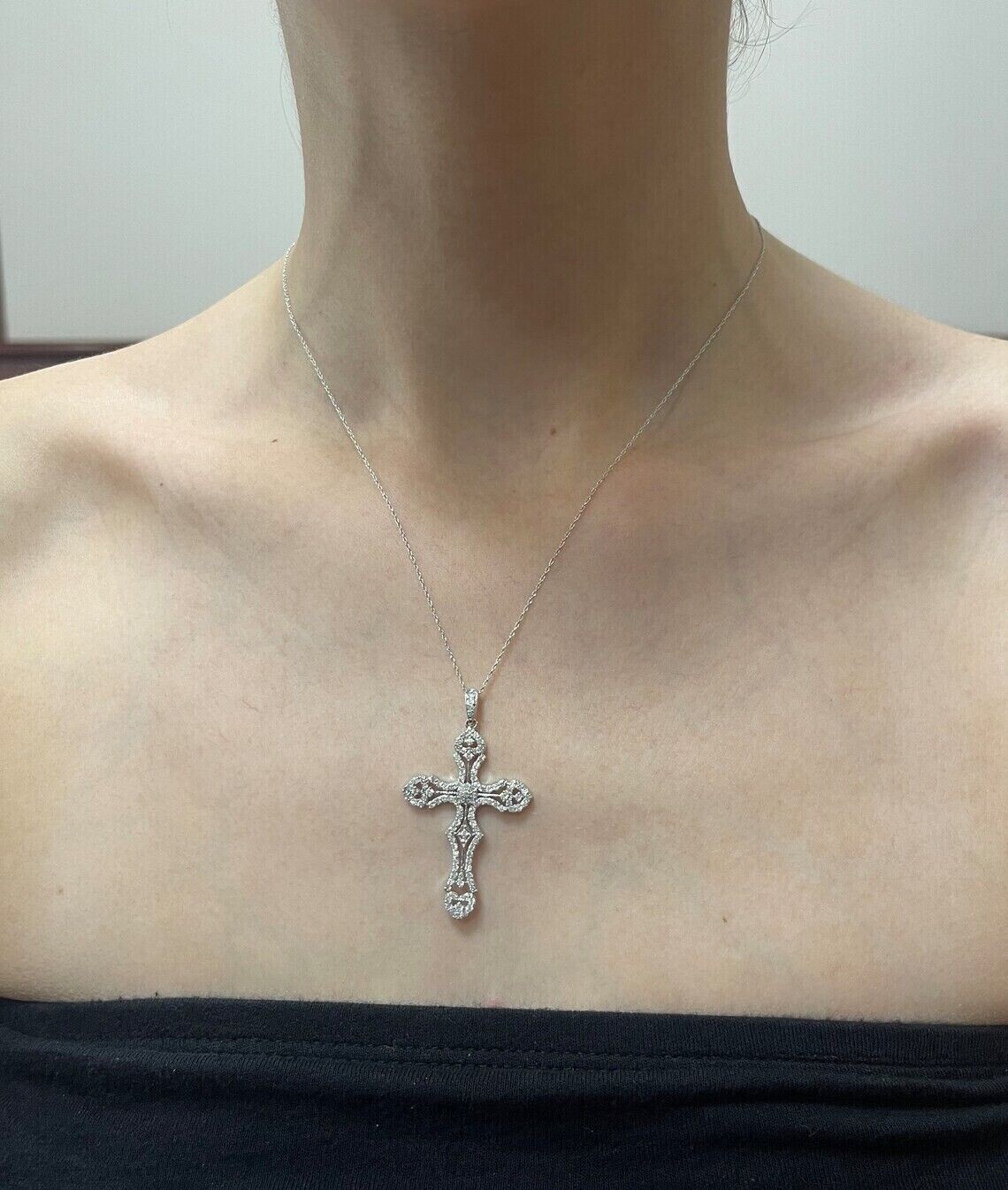 Round Simulated Diamond Women’s Attractive Cross Pendant 14K White Gold Plated
