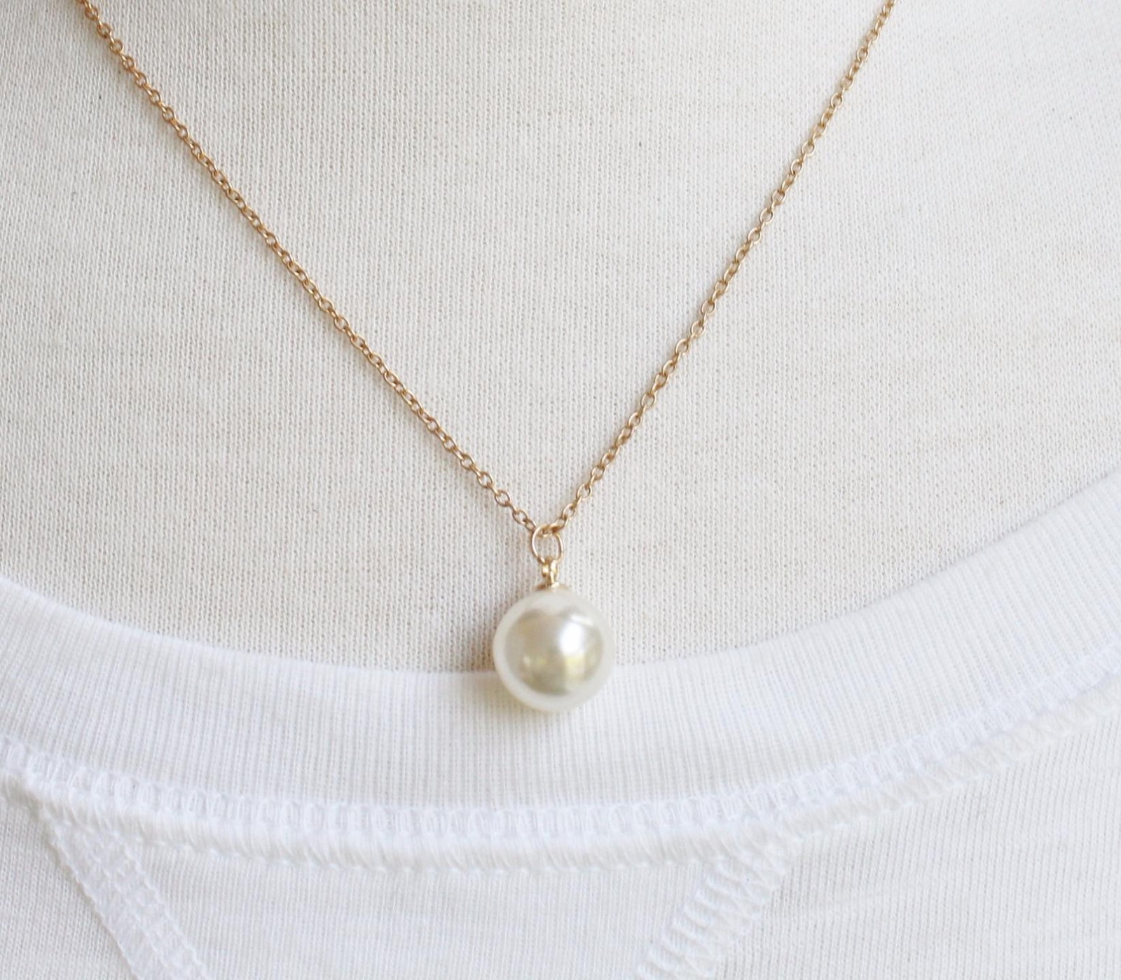 Gold faux pearl necklace pendant 17″ long chain 11 mm white faux pearl bead