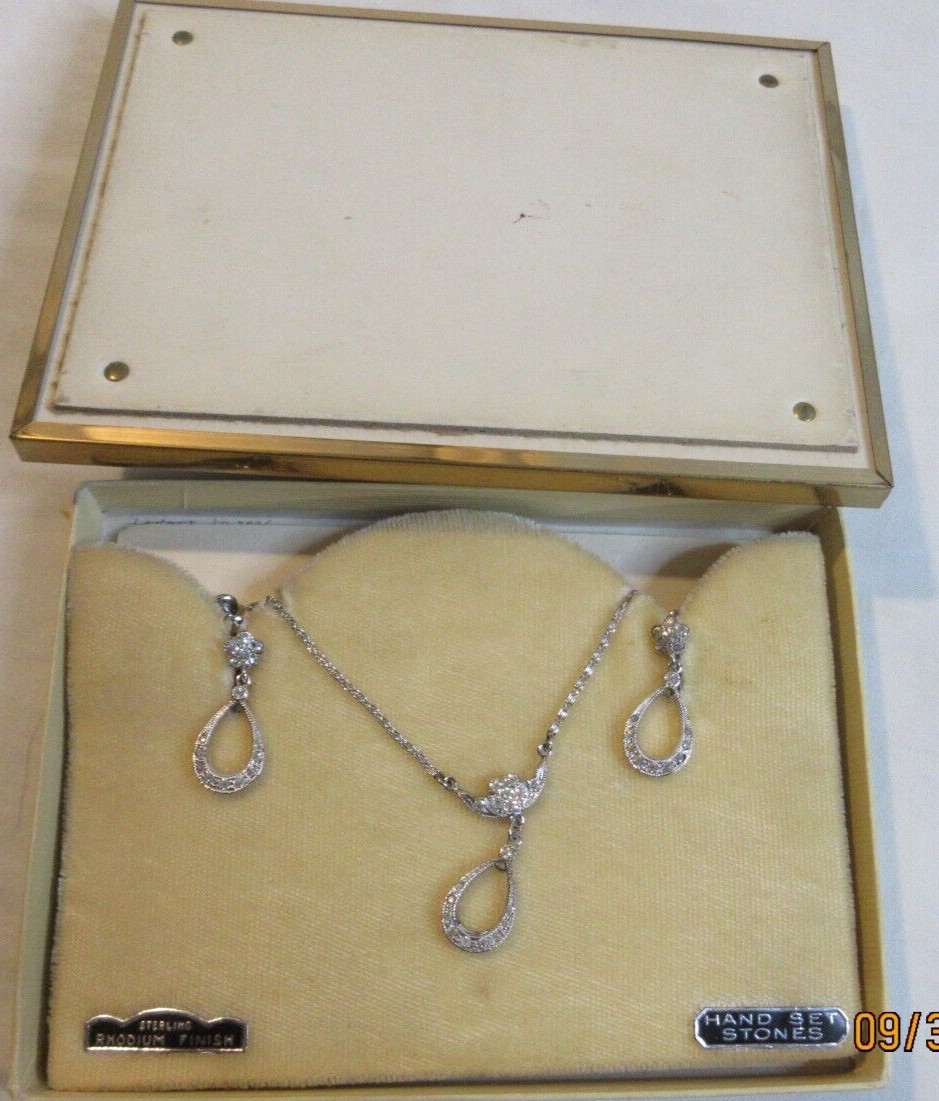 STERLING RHODIUM FINISH~HAND SET STONES~3 PIECE~NECKLACE & SCREWBACKS~17 1/2″