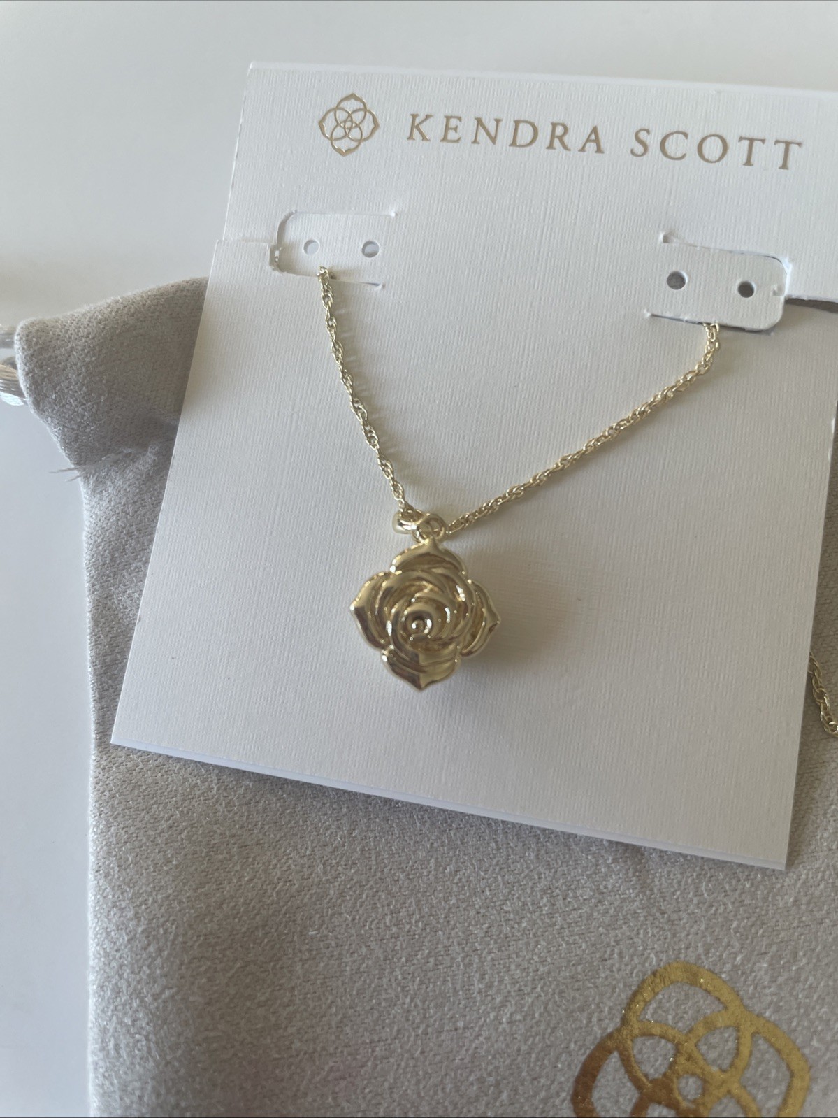 Kendra Scott Mallory Rose Necklace – Gold / Whit