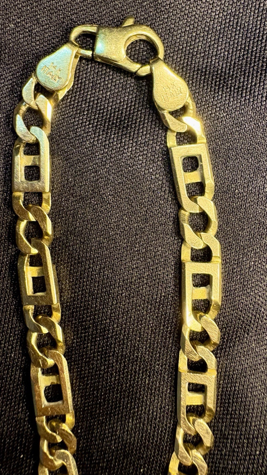 14K Italy Gold Figaro Chain Link Bracelet 7.5in. Lobster Clasp, No Main Stone