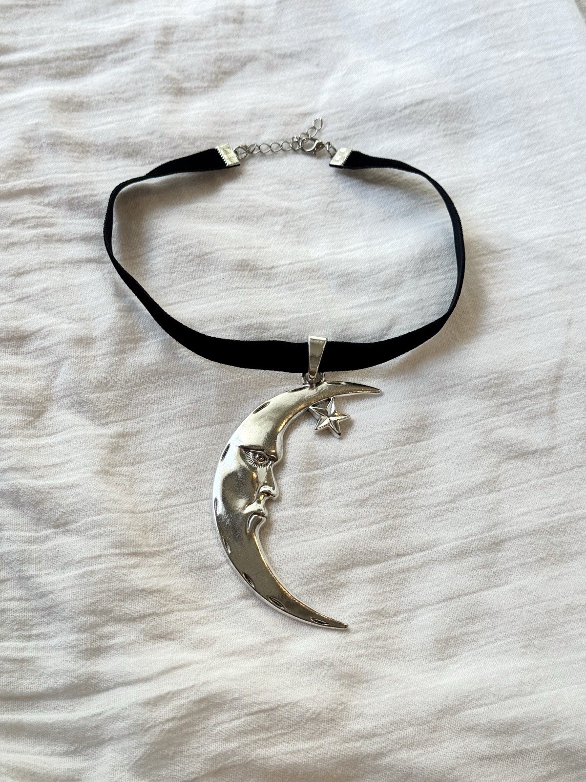 Stunning Crescent Moon Face Choker Necklace Silver Tone Celestial Gothic Pendant