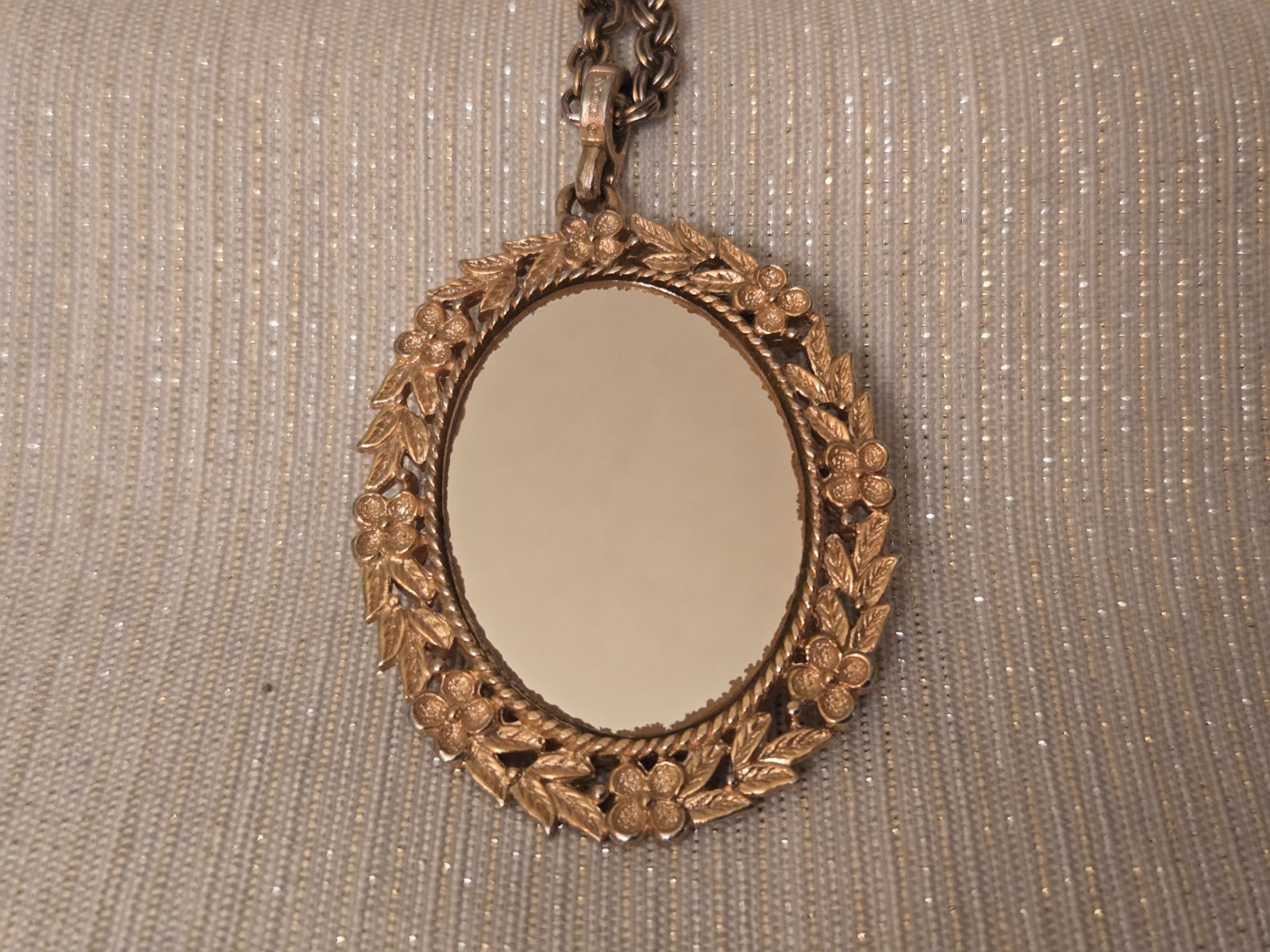 Vintage 1973 Avon “Serena Rose” mirror pendant necklace